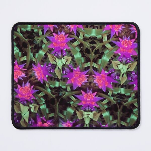 Artikelvorschau, Blumenkaleidoskop (114) - Magenta Bromelien entworfen und verkauft von expl-rations.