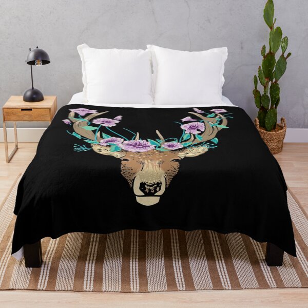 Artikelvorschau, Damen Hirschkopf mit Geweih und Blumen Deer Lover entworfen und verkauft von CynthiaRathbone.