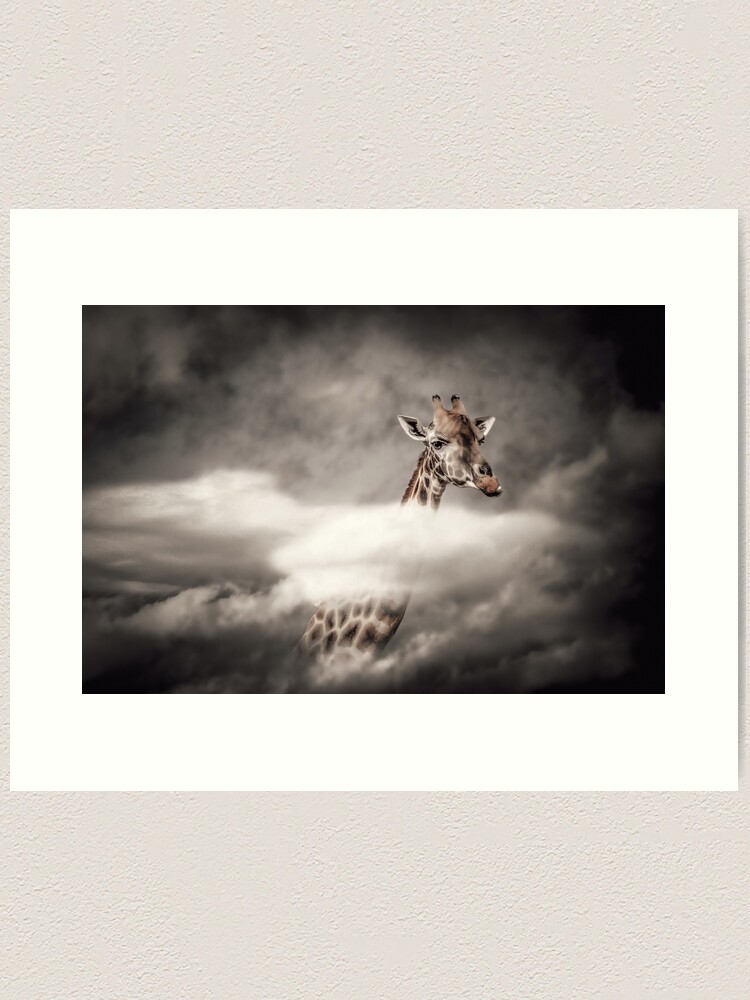 Impression artistique avec l'œuvre Girafe dans les nuages - VH - A créée et vendue par Gaelle-Sunshine