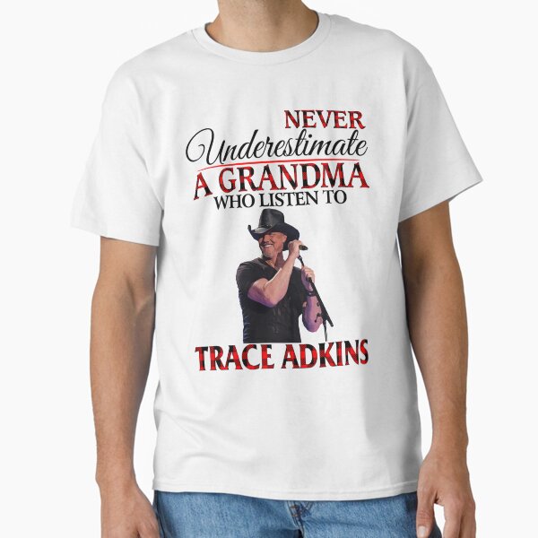 Aperçu de l'œuvre Ne sous-estimez jamais une grand-mère qui écoute Trace Adkins créée et vendue par TheLettering.