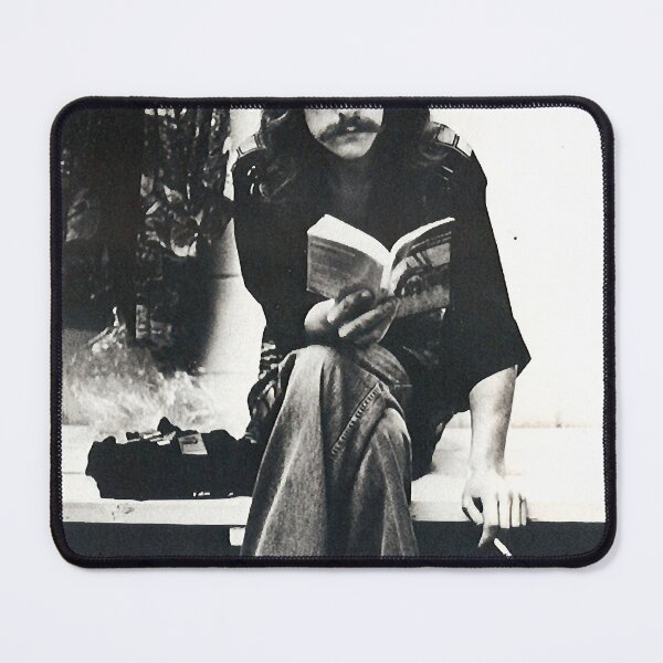 Item preview, livres histoire fumée T-shirt classique designed and sold by Alanmith.