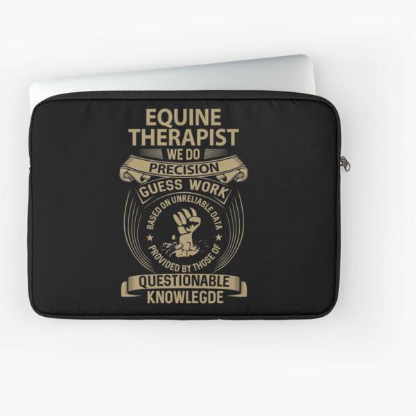 Aperçu de l'œuvre T-shirt de thérapeute équin - T-shirt d'article cadeau We Do Precision Job créée et vendue par paneczkopat.