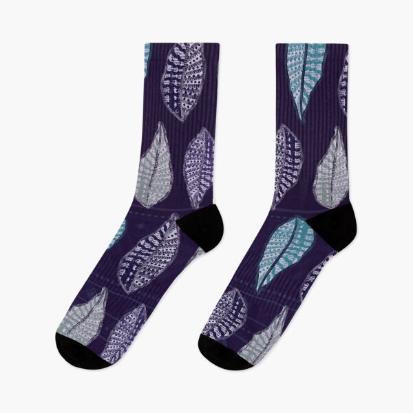 Artikelvorschau, Mitternachtsblaues polynesisches tropisches Blättermuster03 entworfen und verkauft von sunnthreads.