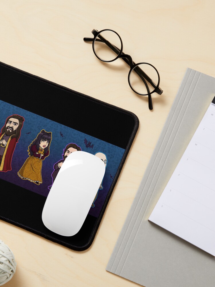 Aperçu 3 sur 5. Tapis de souris avec l'œuvre Petit gang de What We Do dans l'ombre créée et vendue par JadedSketch.