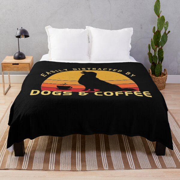 Aperçu de l'œuvre Chiens et café facilement distraits créée et vendue par RachalRamsey.