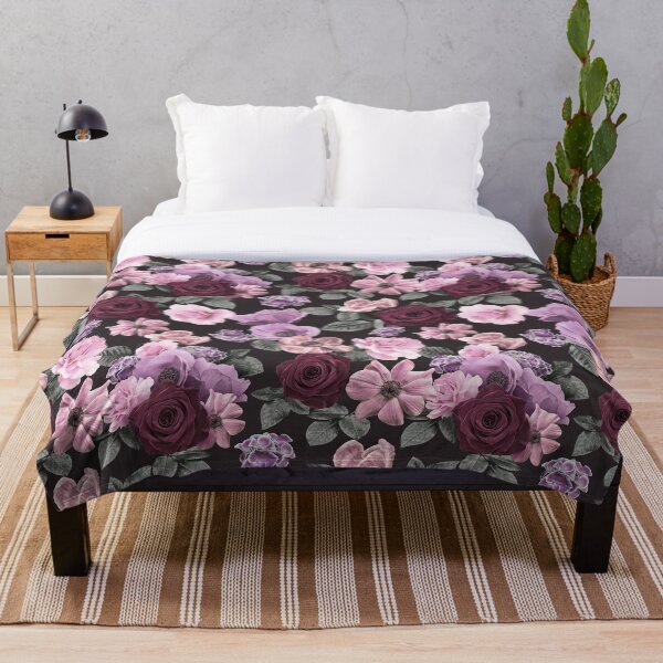 Artikelvorschau, Blumensträuße aus Rosen, Hortensien und lila Anemonen entworfen und verkauft von RinaMDesigns.