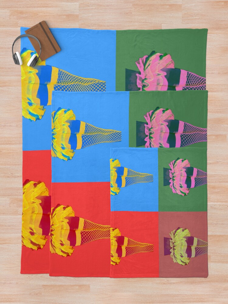 Aperçu 5 sur 6. Plaid avec l'œuvre Buebue 1 créée et vendue par Knightstarr.