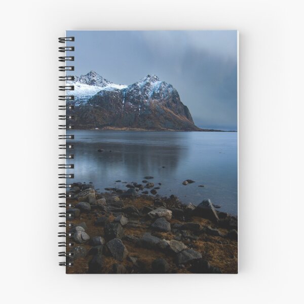 Artikelvorschau, Lofoten Islands Coastline entworfen und verkauft von nbrandsberg.