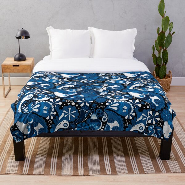 Aperçu de l'œuvre Bleu foncé Mandala Zentangle Doodles Desigual inspiré - fond noir créée et vendue par DiviaDesigns.