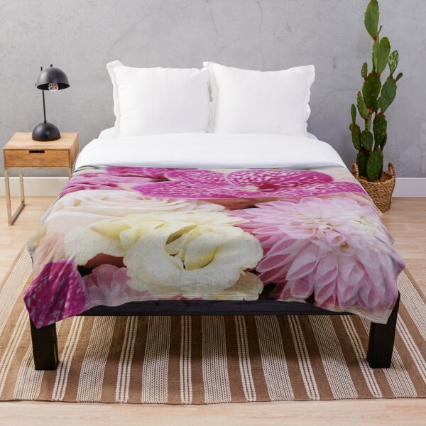 Aperçu de l'œuvre Fleurs de mariage créée et vendue par helloshirt.
