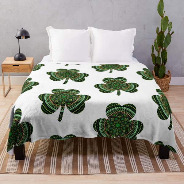 Artikelvorschau, Clover Dotted Shamrock St. Patrick's Day entworfen und verkauft von Cedarrue.