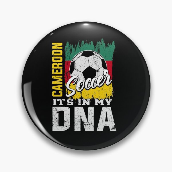 Artikelvorschau, Ich bin ein kamerunischer Fußball Es ist in meiner DNA Afrikanisches Kamerun-Flaggen-T-Shirt entworfen und verkauft von atshirtdesigner.