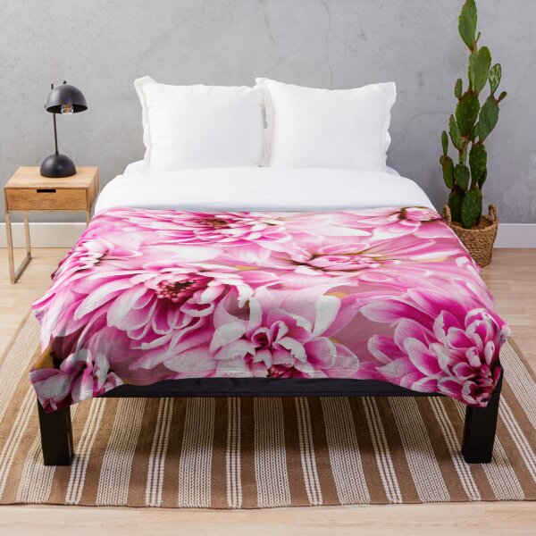 Aperçu de l'œuvre Fleur de chrysanthème rose créée et vendue par helloshirt.
