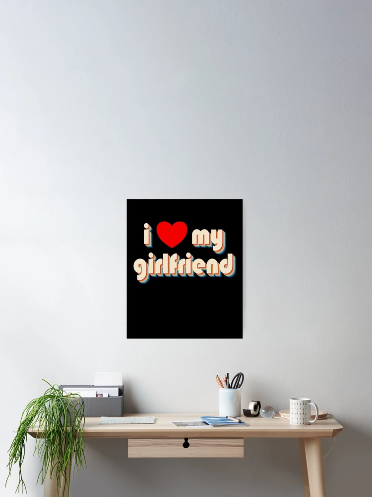 Aperçu 2 sur 3. Poster avec l'œuvre I Love My Girlfriend Heart Hot Retro I Love My Girlfriend Gear créée et vendue par DynamicDesign.