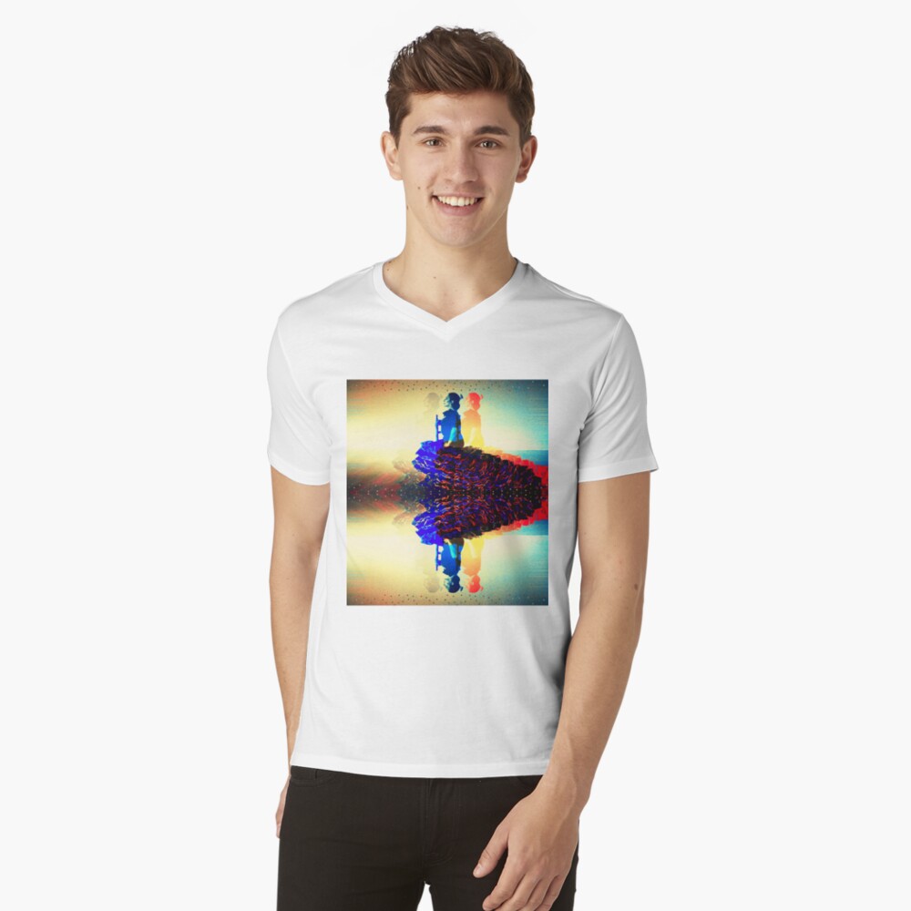 Vista previa del artículo con la obra «Camiseta de cuello en V», diseñado y vendido por danimota.