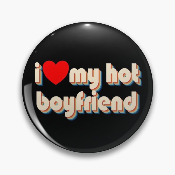 Artikelvorschau, I Love My Hot Boyfriend Heart Retro I Love My Hot Boyfriend Gear entworfen und verkauft von DynamicDesign.