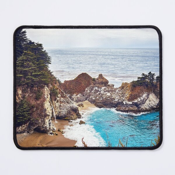 Item preview, Hermoso acantilado de montaña junto al océano designed and sold by SYNTASTIC.