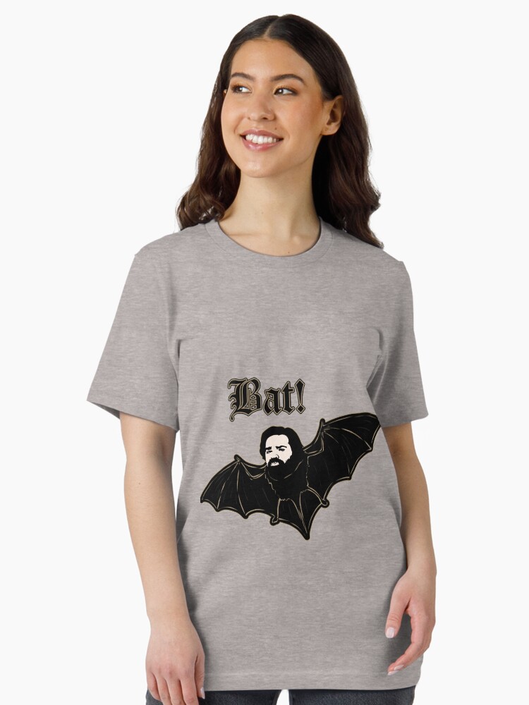 Aperçu 2 sur 7. T-shirt essentiel avec l'œuvre Laszlo - BAT créée et vendue par MindiLevijoki.