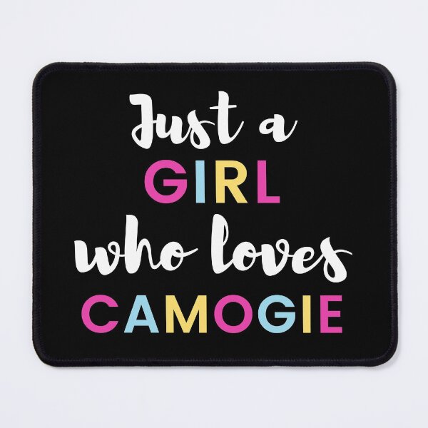 Artikelvorschau, Nur ein Mädchen, das Camogie liebt entworfen und verkauft von TheGreenGoat.
