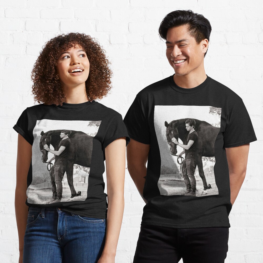 Schwarzes Pferd Und Tom Holland Classic T-Shirt