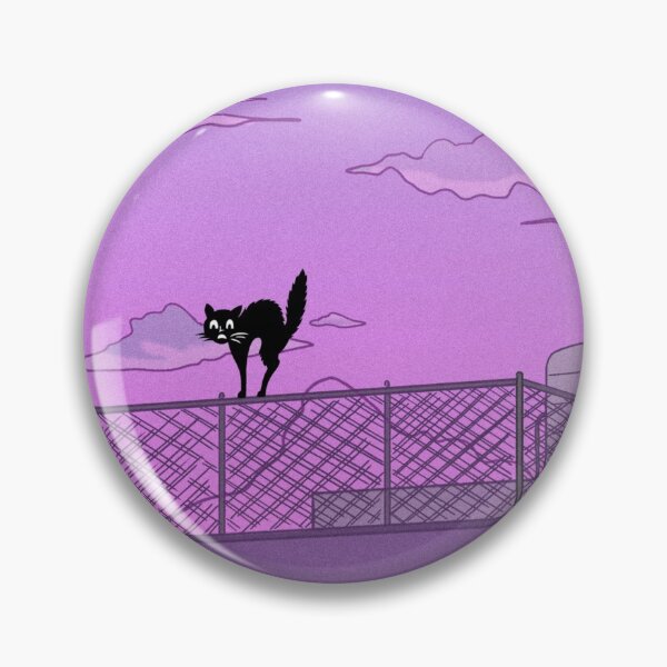 Artikelvorschau, Erschrockene schwarze Katze auf pastellviolettem Gebäude - Pixelgrafik Stadtbild entworfen und verkauft von Kawaiishizz.