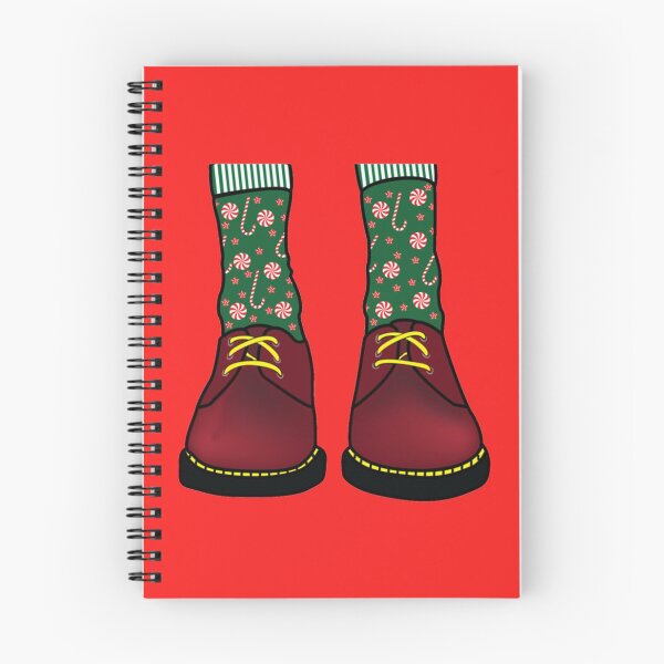 Artikelvorschau, Dr. Martens Weihnachtsstiefel mit Weihnachtssocken entworfen und verkauft von HappyStashByTsh.