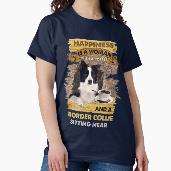 Vista previa del artículo con la obra «Border Collie sentado tomando café cerca de una mujer», diseñado y vendido por Linenist.