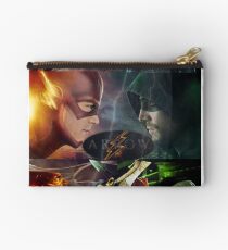 FLASH VS ARROW Studio Pouch
