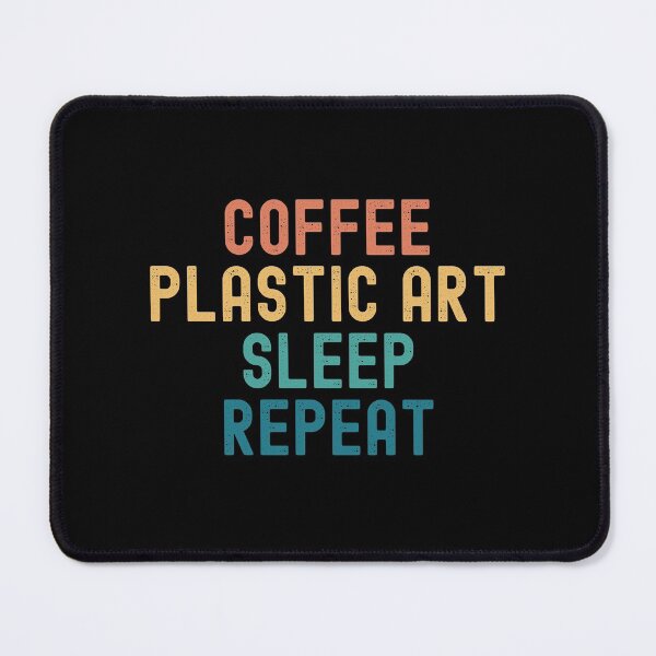 Artikelvorschau, Coffee Plastic Art Sleep Repeat – Lustige Plastikkunst und Kaffeegeschenk entworfen und verkauft von kindxinn.