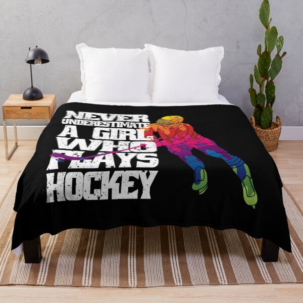 Vista previa del artículo con la obra « Nunca subestimes a una chica que juega al hockey», diseñado y vendido por Eddie SH.