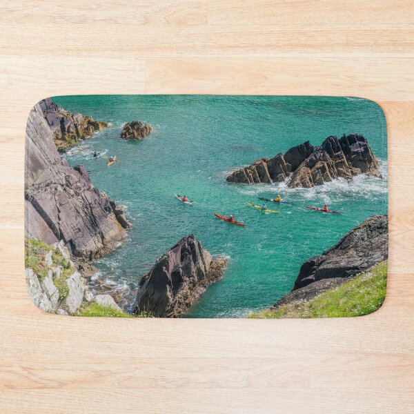 Aperçu de l'œuvre Pembrokeshire Coast Kayaking créée et vendue par Cameranick.