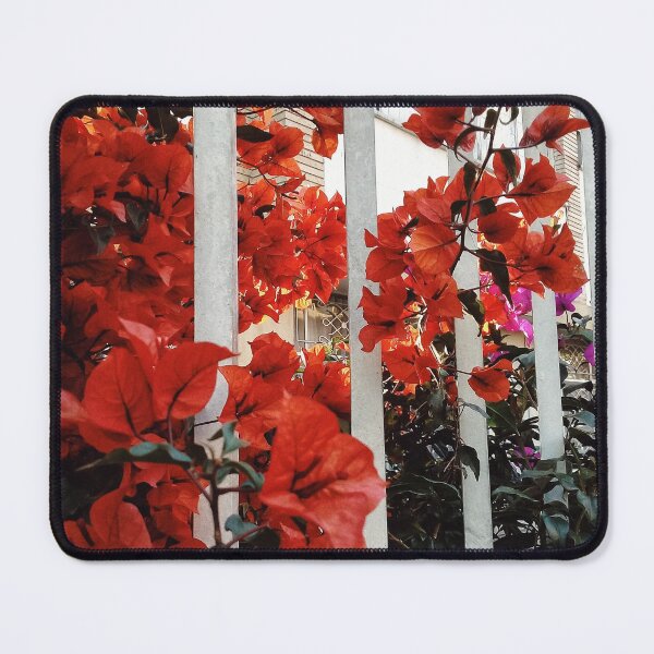 Aperçu de l'œuvre Bougainvillier rouge créée et vendue par Ether hocromic.