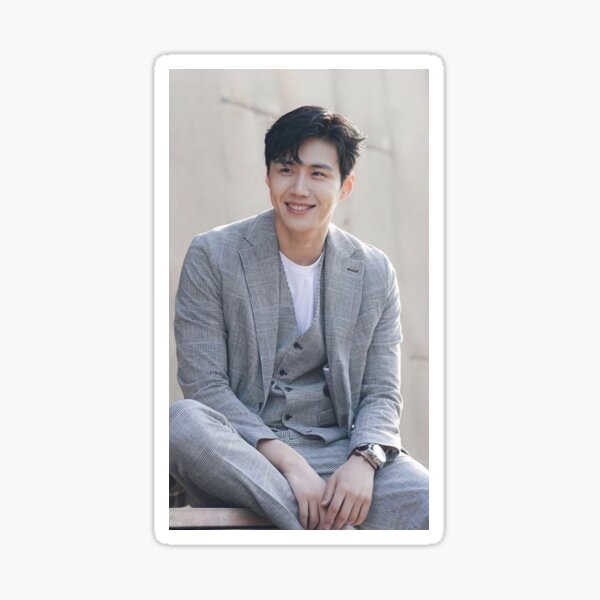 Hello Seonahads! Is anyone selling a signed Kim SeonHo memorabilia?  Anything really, a photo, poster, polaroid, magazine, anything! It's a  birthday gift for a very special and brave person. I'm located in