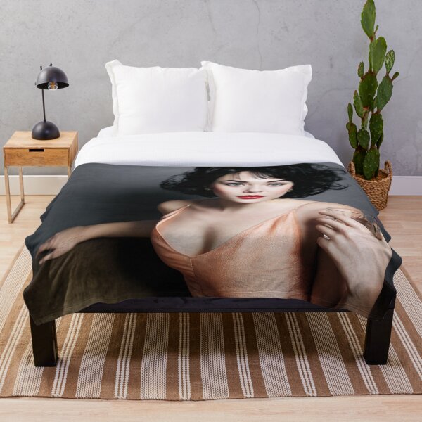 Item preview, elizabeth olsen designed and sold by Lovearts01.
