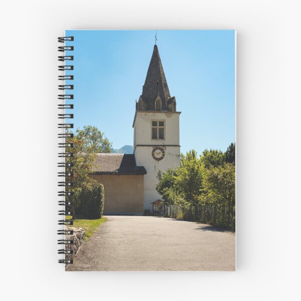 Artikelvorschau, Weiße Pfarrkirche im Sommer. Cergnat, Ormont-Dessous, Schweiz entworfen und verkauft von svanaerschot.