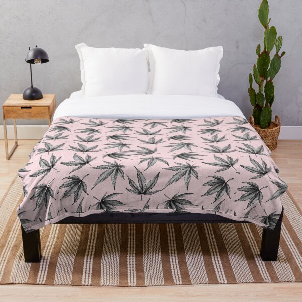 Aperçu de l'œuvre Cannabis Chanvre Feuille Pinky Motif Rose créée et vendue par Megan Mulholland.