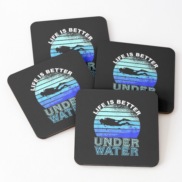 Aperçu de l'œuvre Life Is Better Under Water Scuba Diver Gift Scuba Diving créée et vendue par AdrienDierckx.