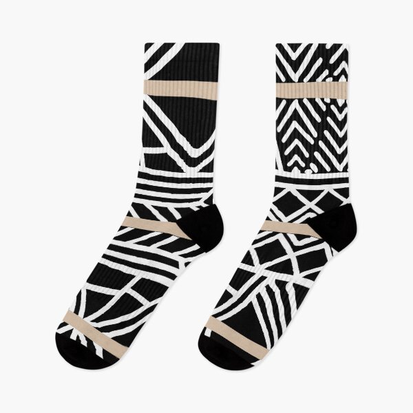 Aperçu de l'œuvre Brown Black and White Mud Cloth Stripes Pattern Pairs DE 2022 Trending Color Cliff's View DEC720 créée et vendue par ColorOfTheYears.