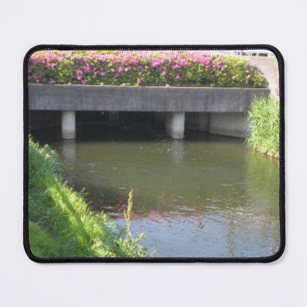 Artikelvorschau, Blumen wachsen über Brücke entworfen und verkauft von MiaRose85.