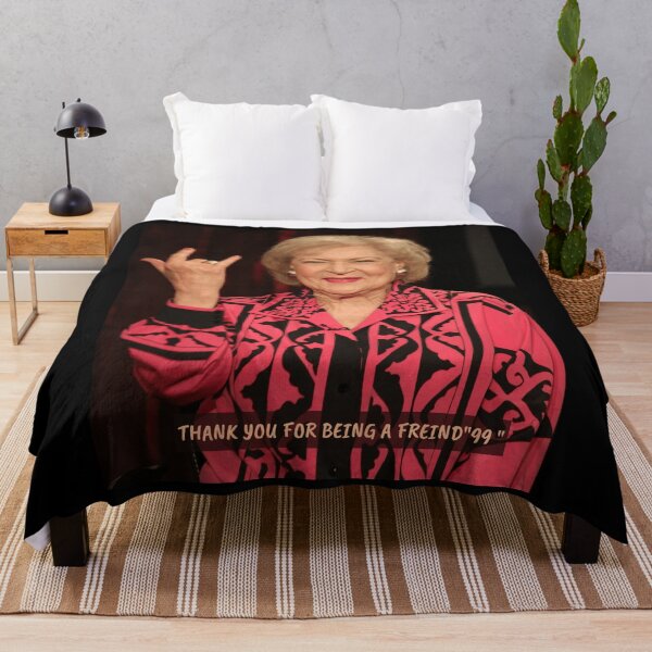 Artikelvorschau, Betty White, Happy 99th, Betty White - Schönheits-Schlaf-hässliches lustiges Zitat-T-Shirt entworfen und verkauft von bushra-tees.