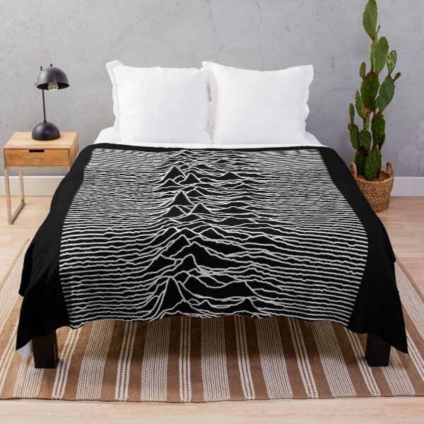 Aperçu de l'œuvre Plaisirs inconnus [D01] T-shirt essentiel créée et vendue par Stevolland.