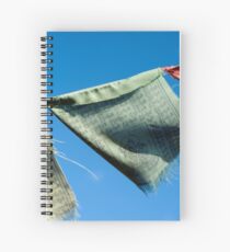 Cuaderno de espiral Ella Sri Lanka Banderas de oración budistas ondeando en el viento.