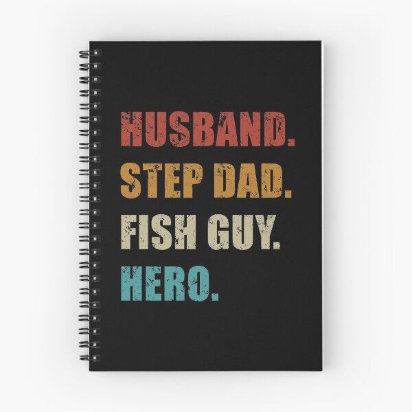 Artikelvorschau, Fischwärter Vatertag Ehemann Stiefvater Fish Guy Held Retro Distressed entworfen und verkauft von JRRTs.