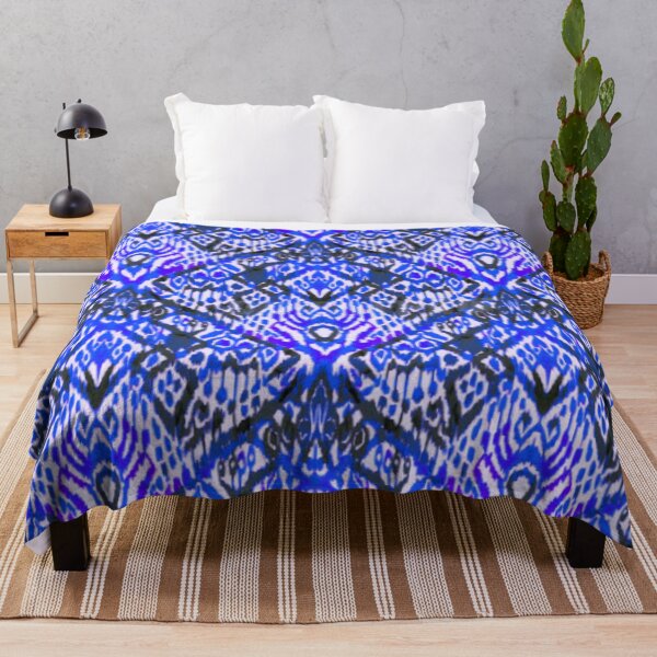 Artikelvorschau, Marineblaue Blumen verzieren usbekisches Atlas-Ikat-Muster entworfen und verkauft von LeFabriqueOuz.
