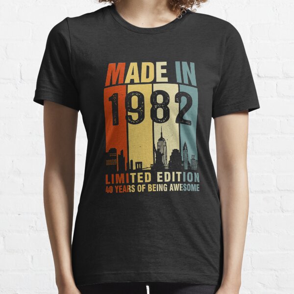 Made In 1982 Limited Edition 40 Years Of Being Awesome Essential T-Shirt