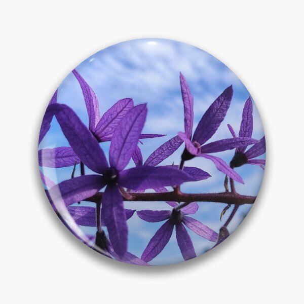 Artikel-Vorschau von Blumen und blauer Himmel, designt und verkauft von Chathurika28.