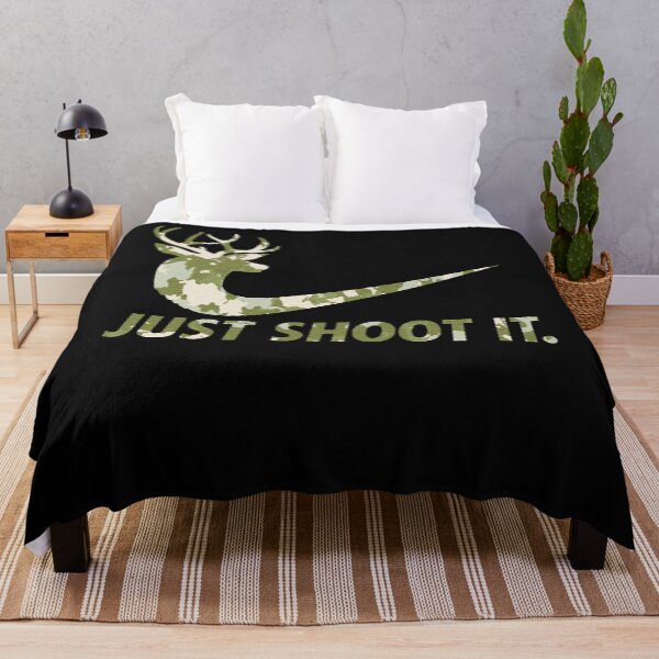 Aperçu de l'œuvre Just Shoot It Funny Hunting T-shirt Nike Deer Fashion Essential créée et vendue par DennisGarner.