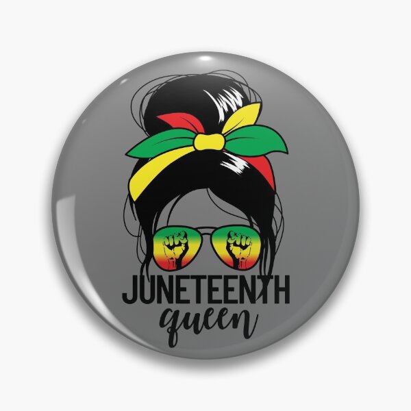 Artikelvorschau, Juneteenth Queen Messy Bun Black Women's Juneteenth Gear entworfen und verkauft von DynamicDesign.