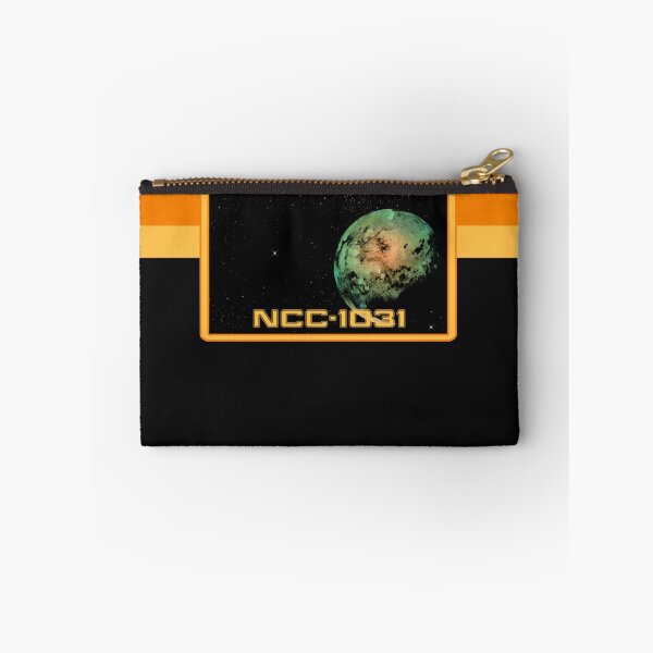 Aperçu de l'œuvre USS Discovery NCC-1031 T-shirt classique créée et vendue par Jamiarnado.