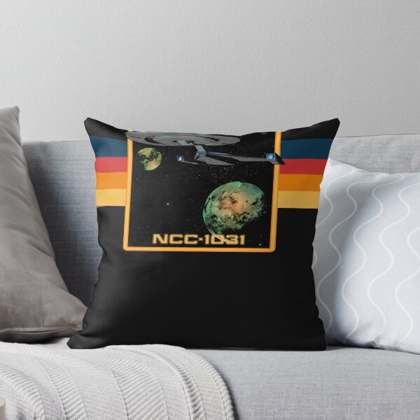 Aperçu de l'œuvre USS Discovery NCC-1031 T-shirt classique créée et vendue par Jamiarnado.